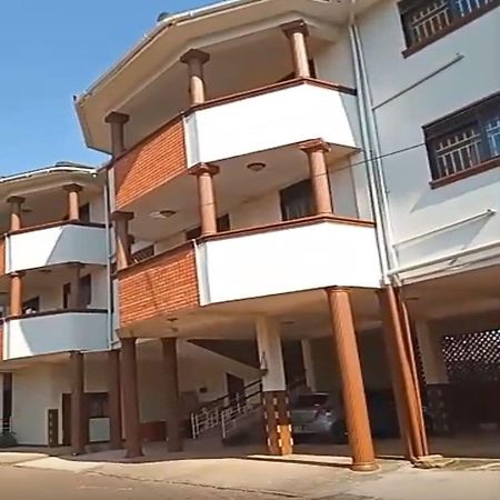 The Abode Apartments Lake View & Breakfast Suite Near Beach Entebbe Buitenkant foto