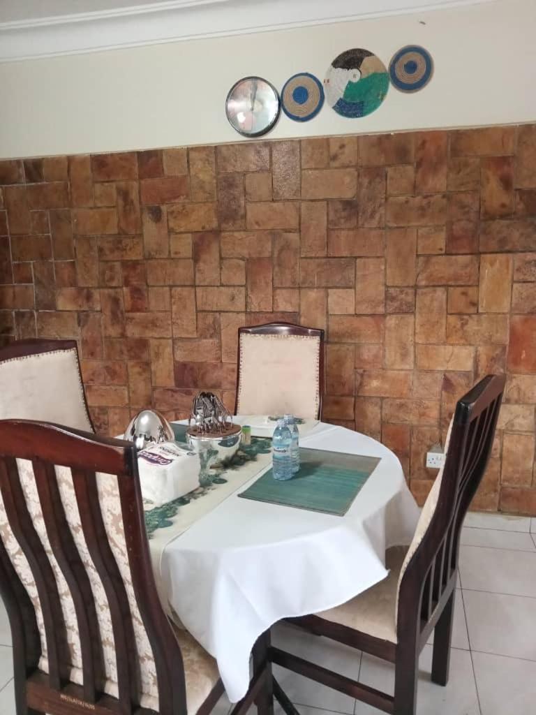 The Abode Apartments Lake View & Breakfast Suite Near Beach Entebbe Buitenkant foto