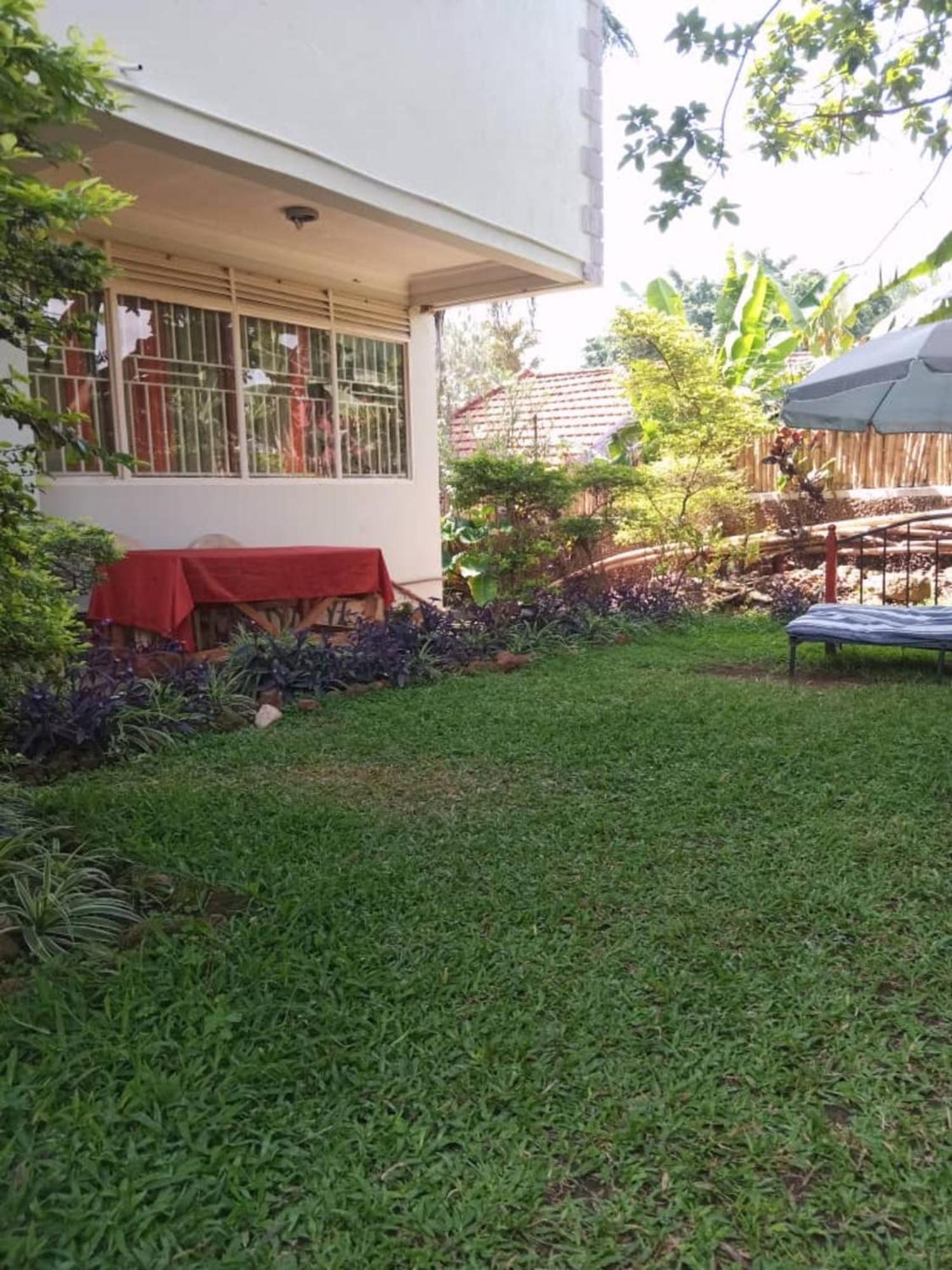 The Abode Apartments Lake View & Breakfast Suite Near Beach Entebbe Buitenkant foto